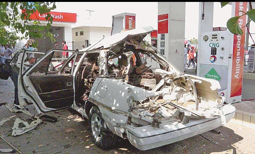 CNG నింపుతుండగా పేలుడు.. ముక్కలుముక్కలైన కారు